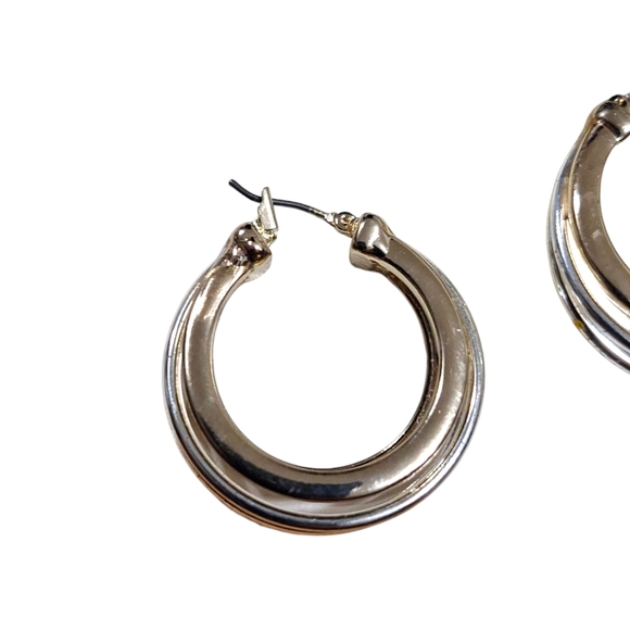 Napier Two Tone Hoop Pierced Earrings Gold And Silver Tone On Original Card - Picture 3 of 3